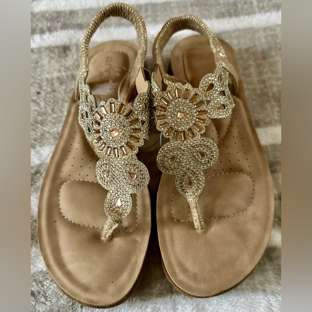 NWT Women’s Jeweled Rhinestone Elegant Gold Sandals